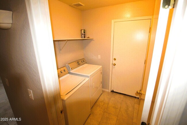 Building Photo - 14129 N 133rd Dr