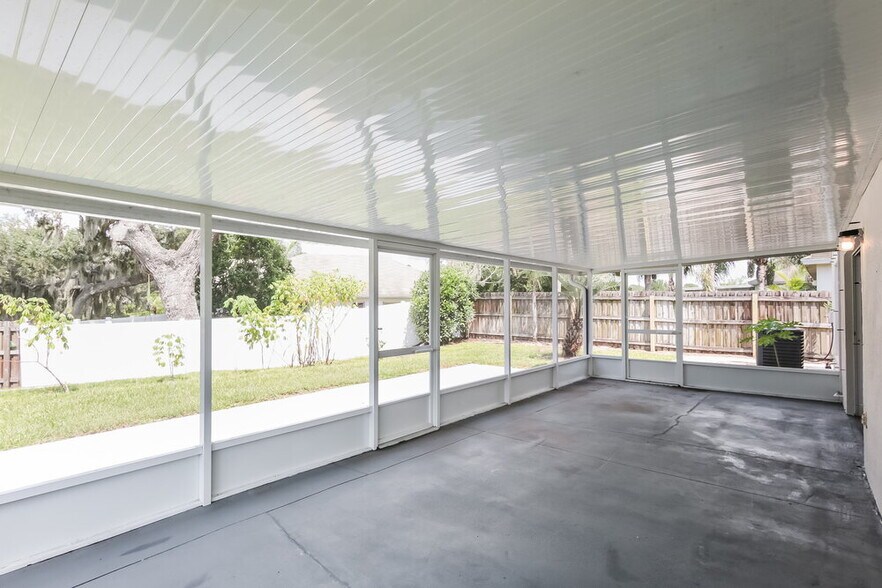 Building Photo - 10302 Soaring Eagle Dr