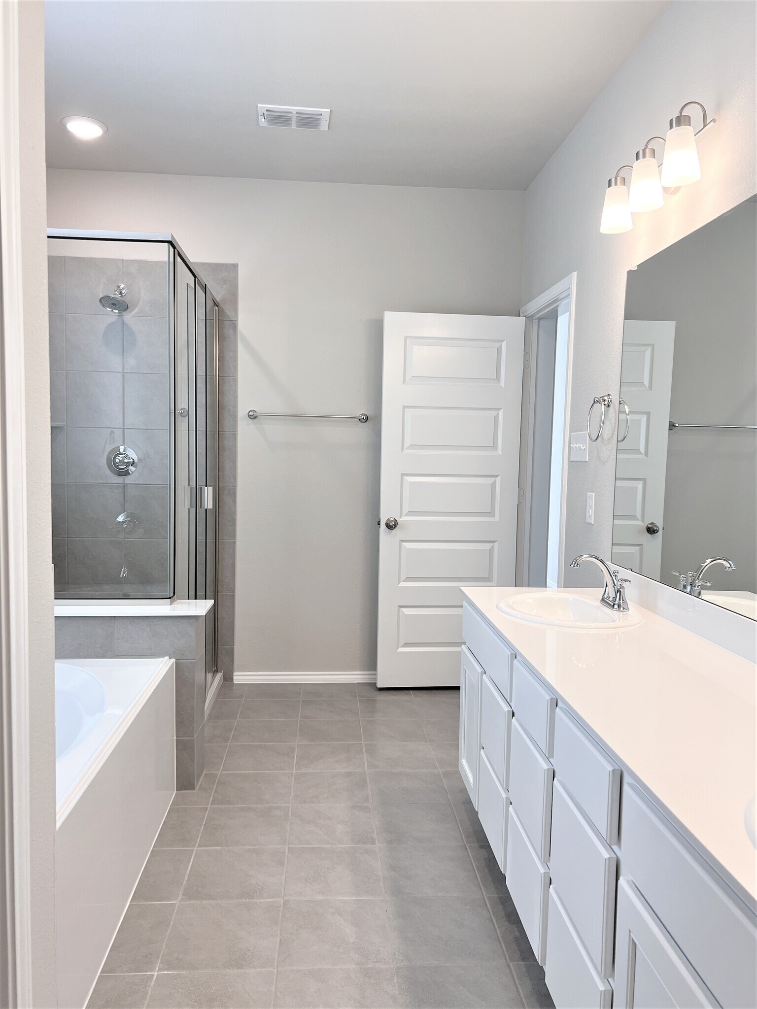 Building Photo - 5945 Hopkins Dr