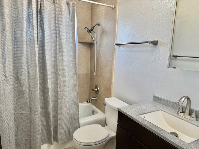 Building Photo - Willow Glen/Cambrian duplex - Beautifully ...