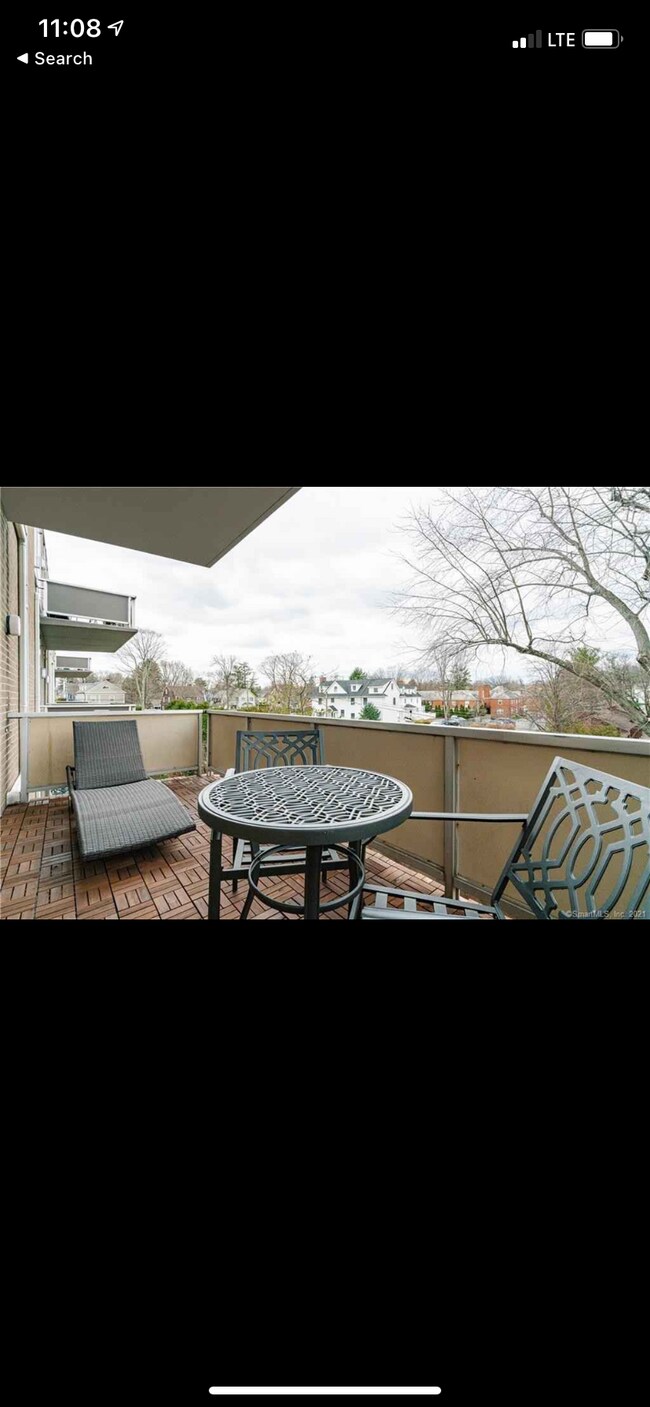 Building Photo - 1028 Farmington Ave