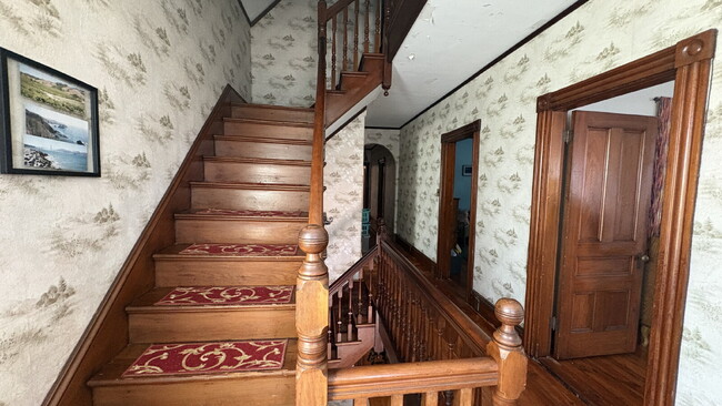Building Photo - Stunning 4BR Victorian Home with 6 Off-Street Parking Spaces – Flexible Mid- to Long-Term Rental ...