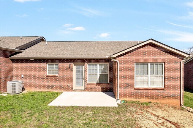 Building Photo - 521 S Old Sevierville Pike