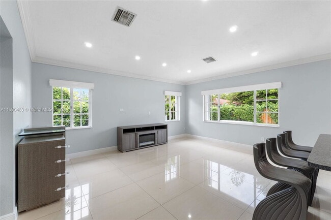 Building Photo - Winged Foot Drive, Hialeah, FL 33015 - 4 BR 3 BA house