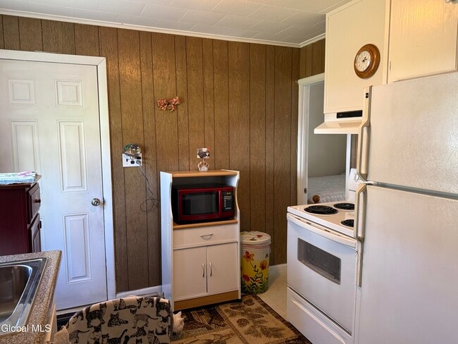 Building Photo - 172 Kingsboro Ave