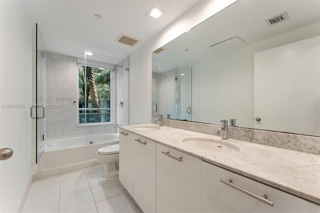 Building Photo - 951 Brickell Ave