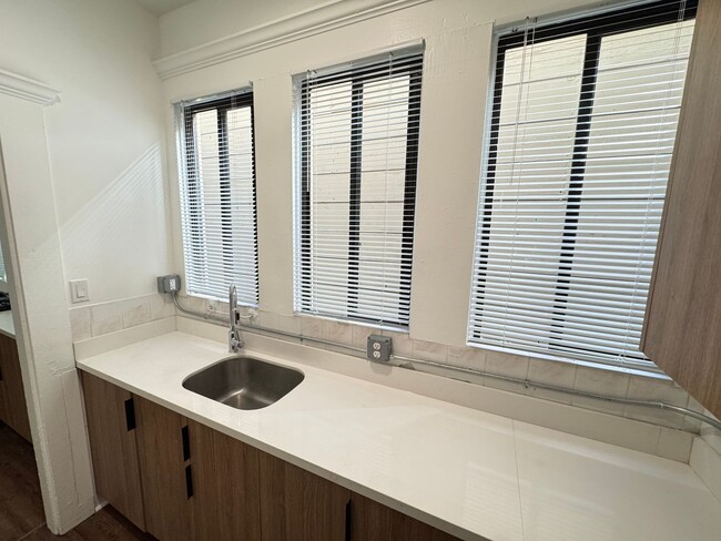 Building Photo - 1020-1024 Leavenworth Street