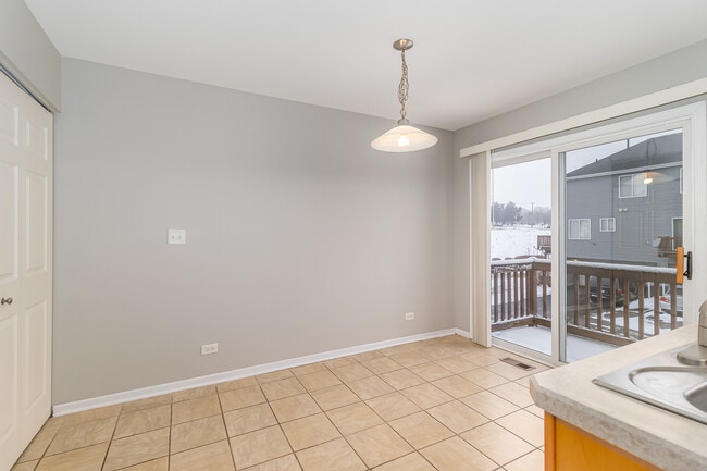 Building Photo - 520 Lincoln Station Dr