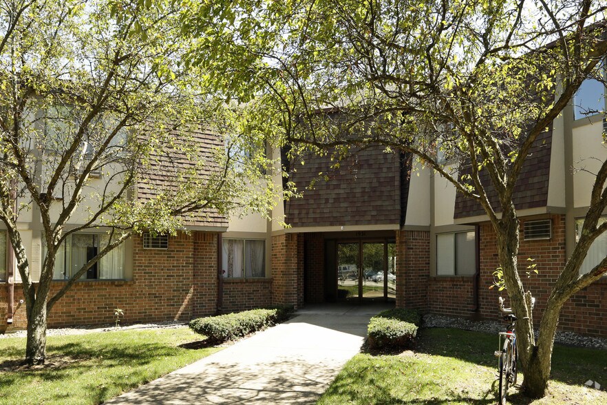 Barclay Apartments & Townhomes 2081 Barclay St Muskegon MI 49441