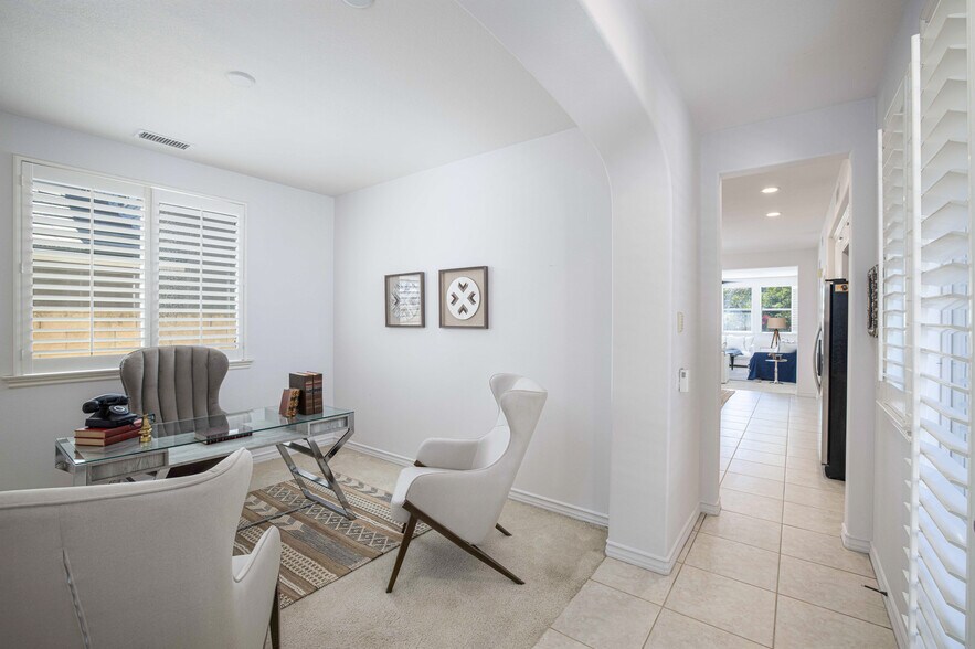 Building Photo - 8034 E Portico Ter