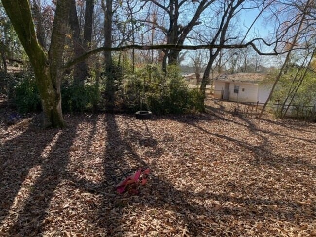 Building Photo - 3 Bedroom Cottage - COMING SOON!