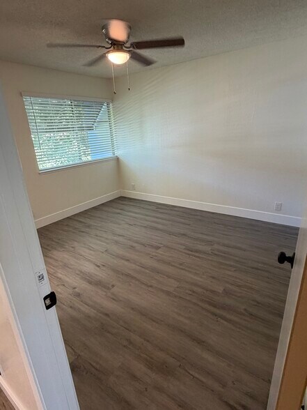 Master bedroom - 5128 Greenberry Dr