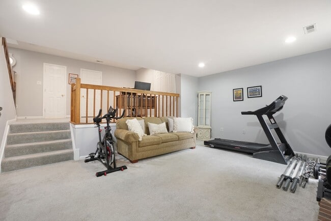 Building Photo - Gorgeous 2BR/3.5BTH Townhome in desirable Neighborhood of StoneyBrook in Rockville