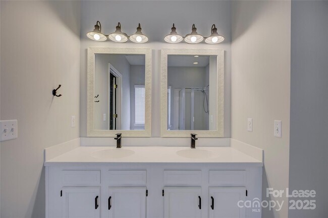 Building Photo - 7017 Scuppernong Ct