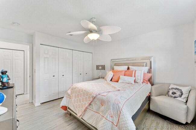 Building Photo - 6887 Viale Elizabeth