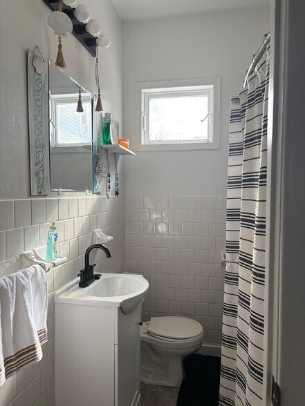 Building Photo - 313 Hixson Ave