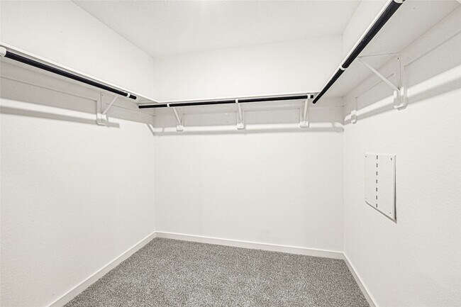 Building Photo - 1015 Blue Stone Dr