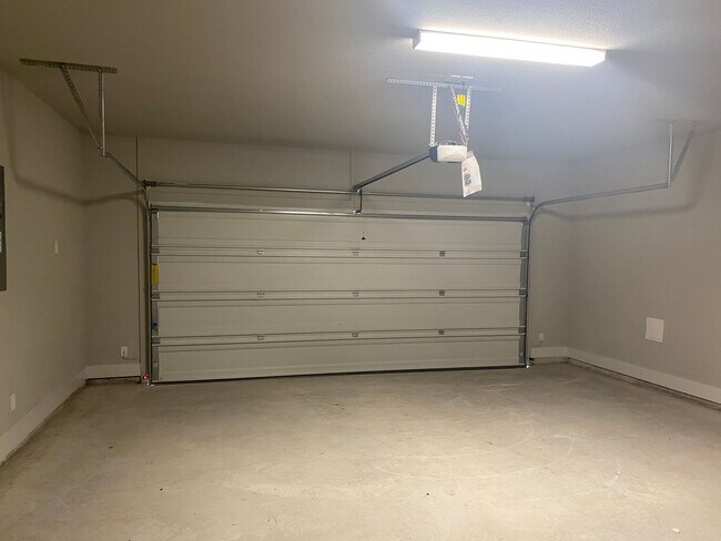 Building Photo - 3/2/2 New Construction Near Sherman High S...