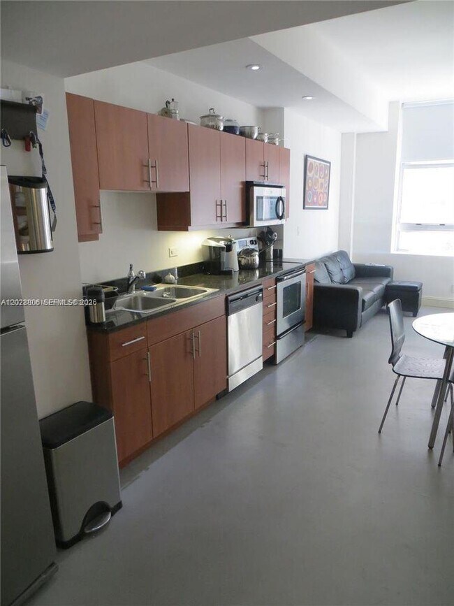 Building Photo - 111 E Flagler St
