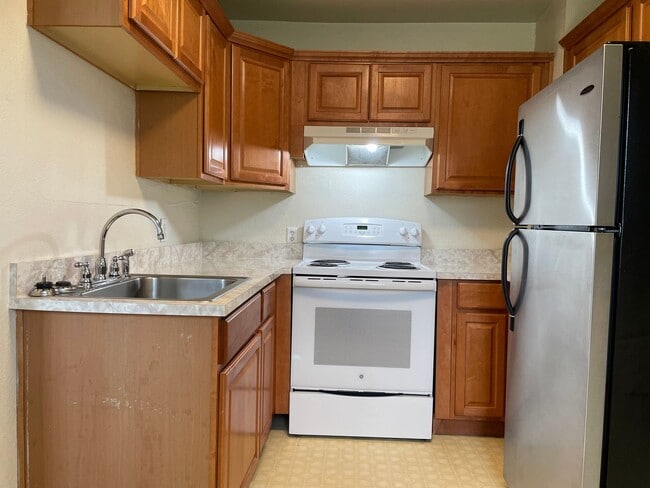 Building Photo - Nice 1 Bedroom 1 Bath Duplex