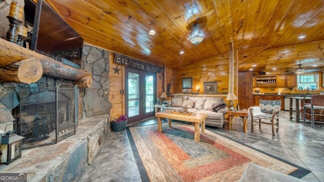 Building Photo - 911 Summit Way