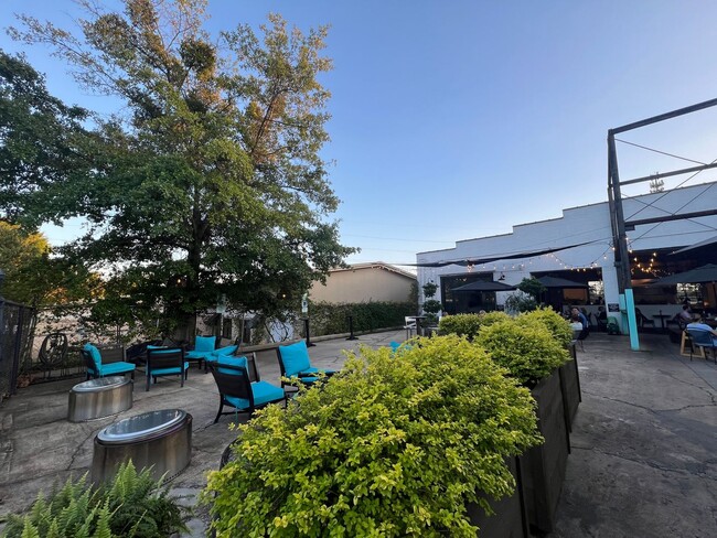 Building Photo - Stunning 3BD, 3.5BA Raleigh Townhome in a Walkable Community Near Tons of Shopping and Dining Opt...