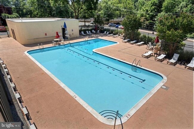 Building Photo - 4500 S Four Mile Run Dr