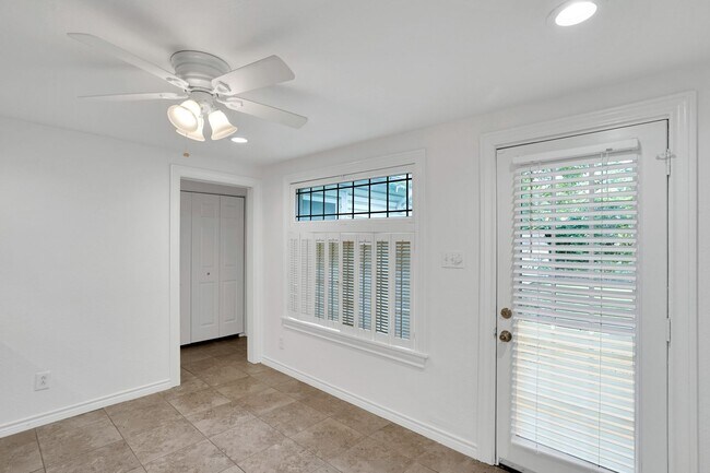 Building Photo - Bluebonnet Circle Charmer
