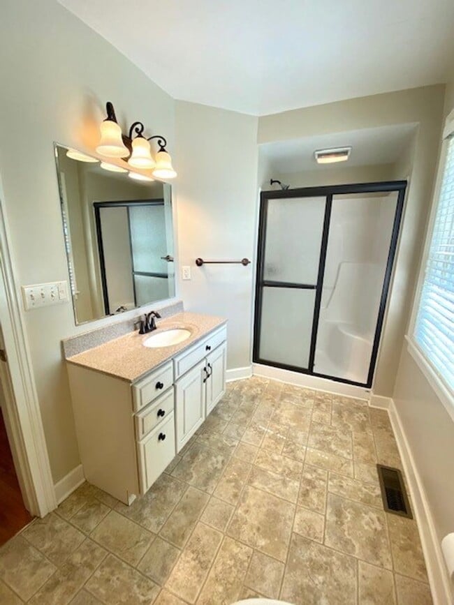 Building Photo - JUST REDUCED!!  Gorgeous 3 Bedroom Renovat...