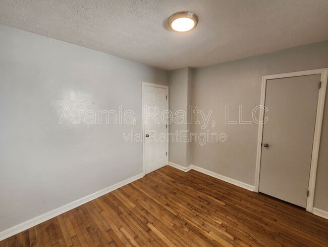 Building Photo - 1222 Crestwood Dr SE