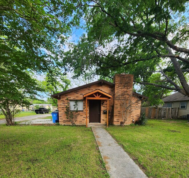 Building Photo - 963 E Humphreys St