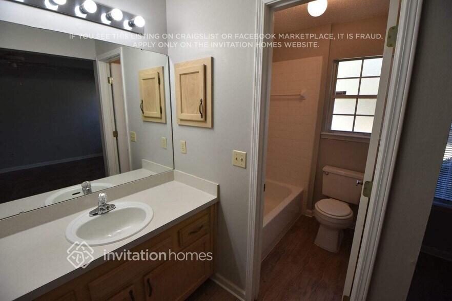 Building Photo - 11179 Barbizon Cir E
