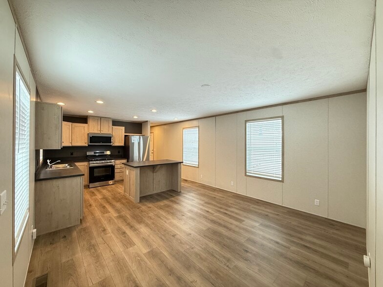 Building Photo - 29778 W Essex Ct