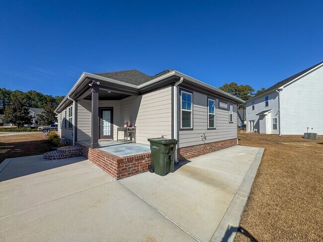 Building Photo - Stunning 3 Bed 2 Bath Home in Fayetteville