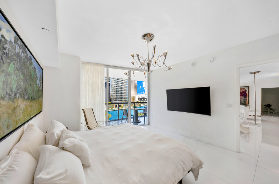 Building Photo - 475 Brickell Ave