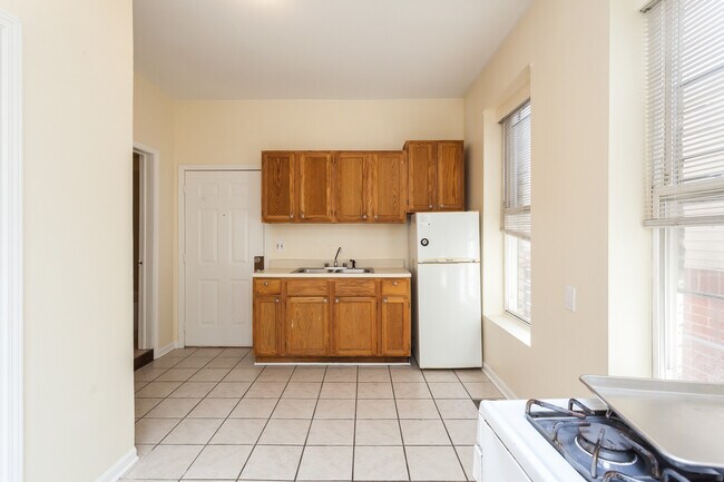 Building Photo - 1310 North Artesian-1R