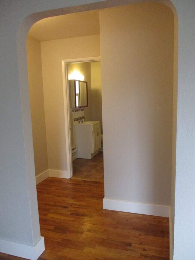 Building Photo - Charming 2 Bedroom 1 bath in Tacoma