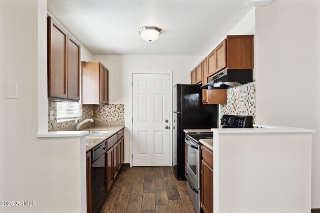 Building Photo - 7027 S 40th Pl