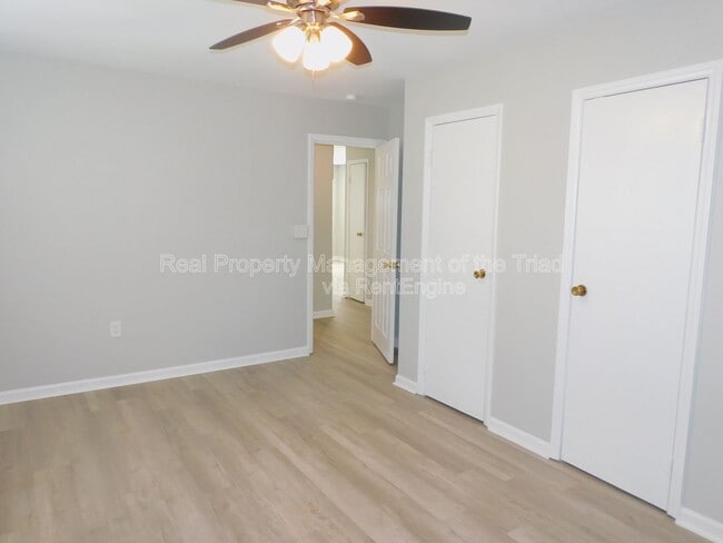 Building Photo - 406 Mason St NE