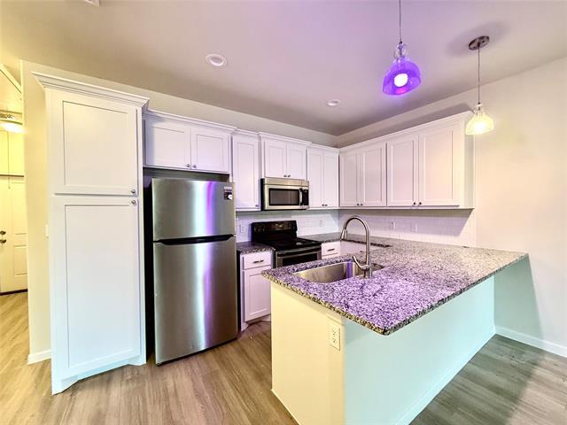 Building Photo - 2301 N Hickory St