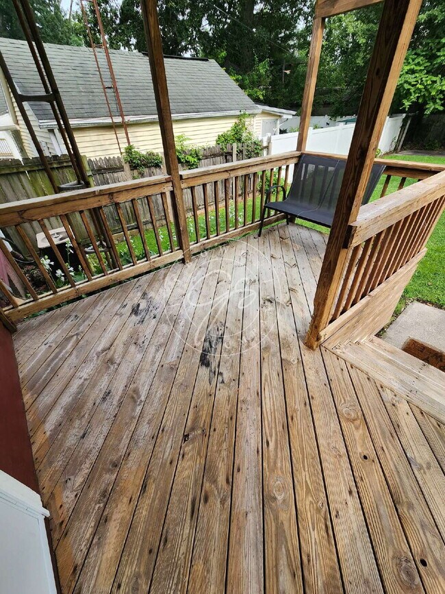 Building Photo - Charming 3-Bedroom Home with Spacious Rooms, Garage & Appliances Included!