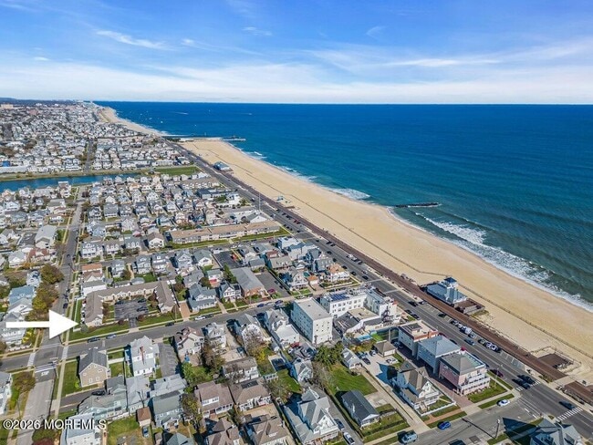 Building Photo - 120 10th Ave