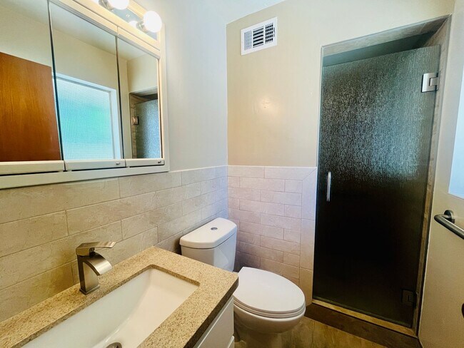 Building Photo - Unique 3 Bed + 2 Bath Los Altos Home - Spa...