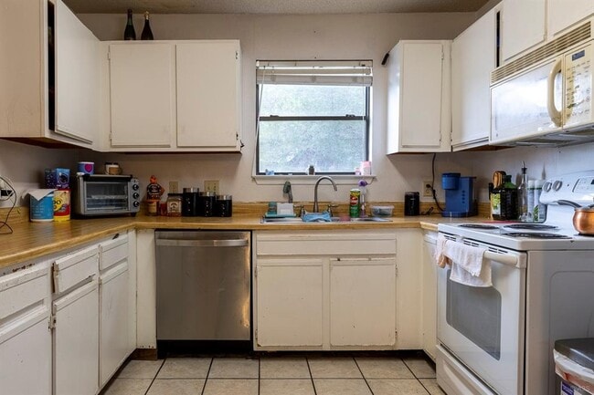 Building Photo - 2903 W Slaughter Ln