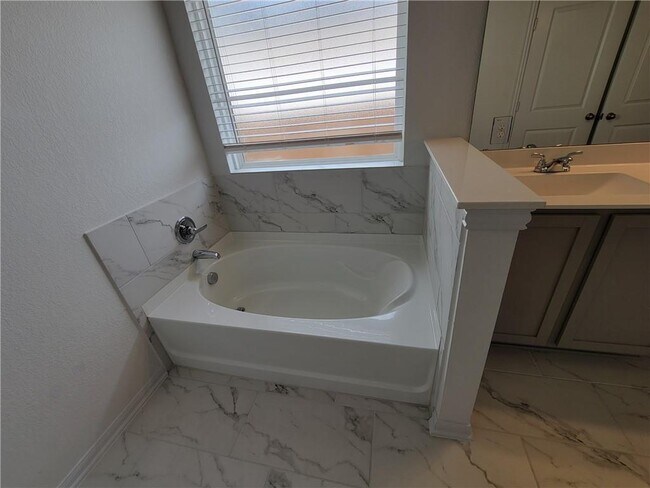 Building Photo - 244 Crystal Brook Dr