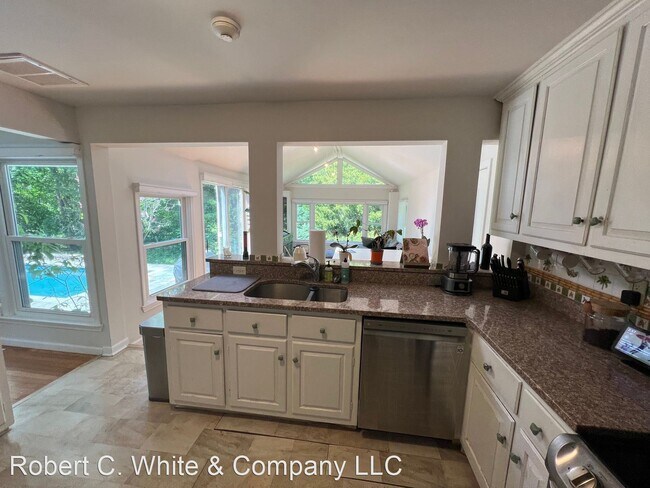 Building Photo - 3 br, 2 bath House - 11 Walker Lane