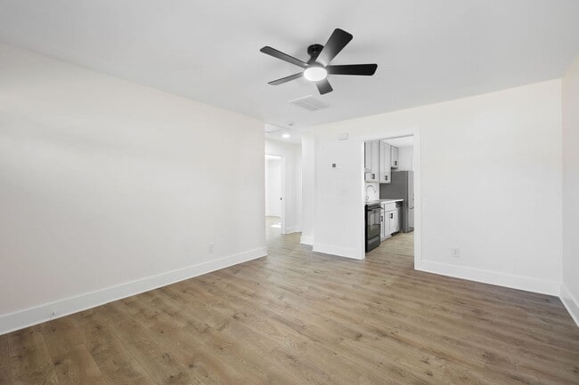 Building Photo - 512 E Branch St