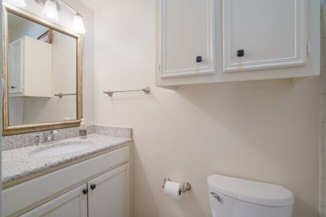 Building Photo - Baynebridge Condos- 2 Bedroom 2 Bathroom