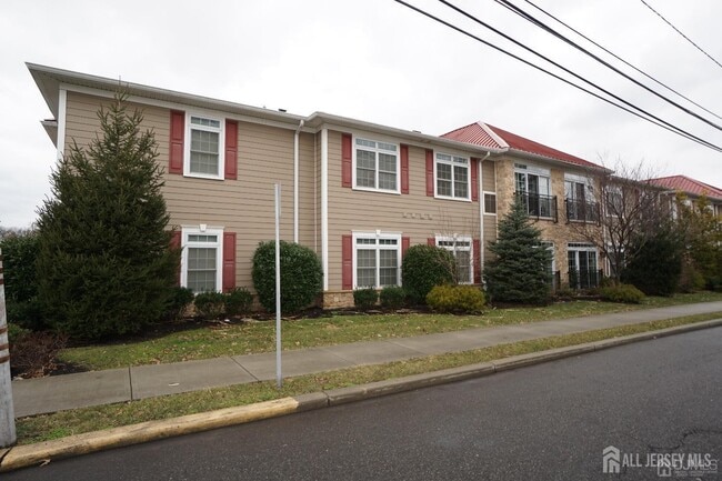 Building Photo - 475 Avenel St