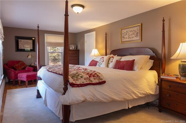 Building Photo - 323 Green Hill Rd